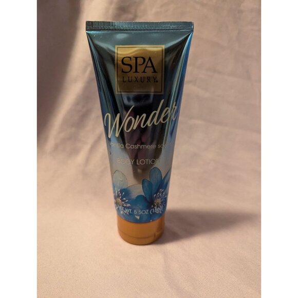 Spa Luxury Wonder Vanilla Cashmere Scent Body Lotion 5.5 oz Hydrating Formula - Picture 1 of 2